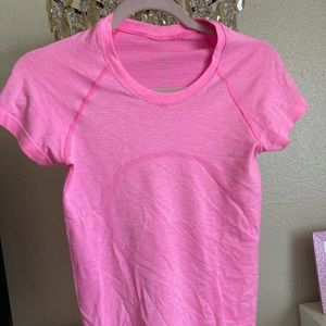 Lululemon pink tee. Size 4.